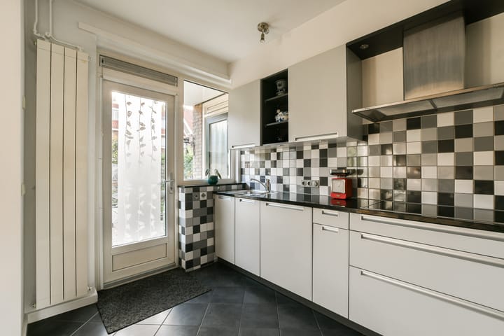 Photo 13 of Ampèrestraat 44