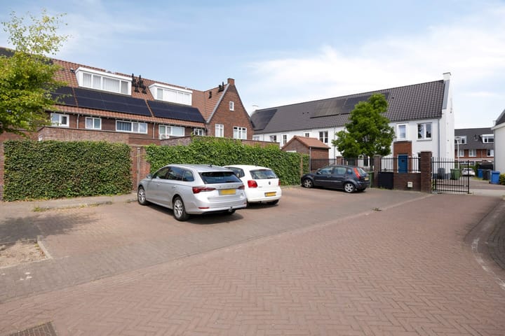 Photo 32 of Vicus 15