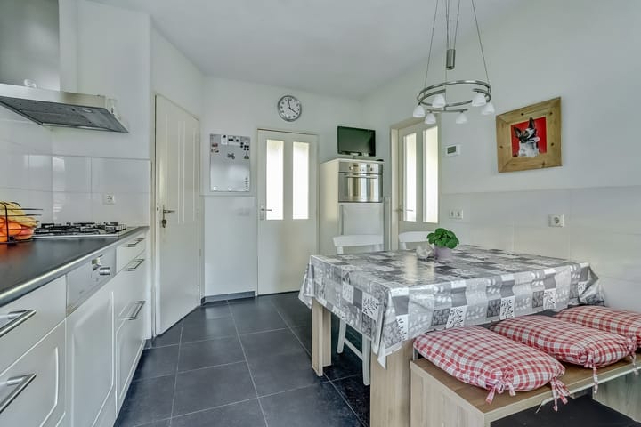 Foto 12 van Pater Helmerplein 20