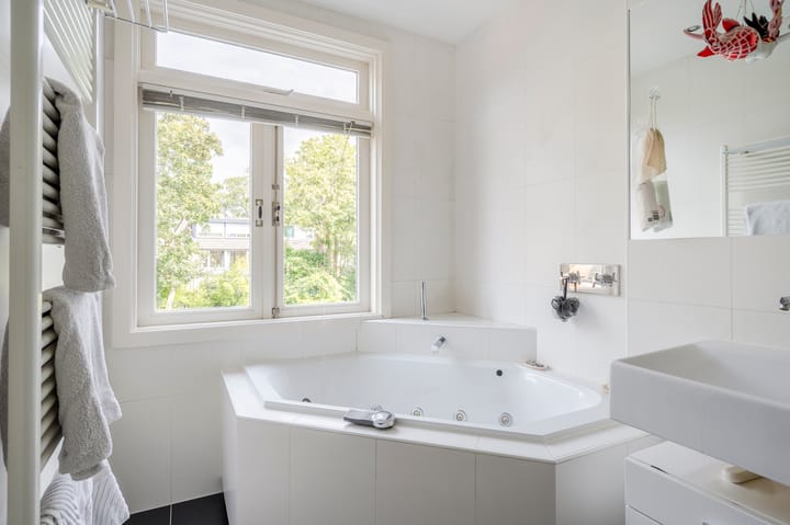 Photo 25 of Van Zuylen van Nijeveltstraat 86