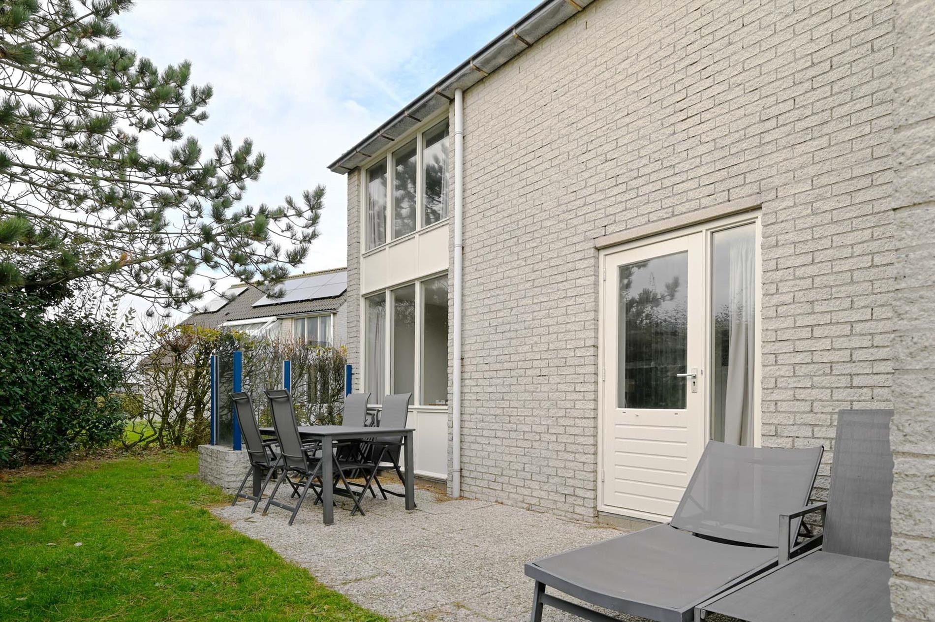 4-bedroom freehold villa in Julianadorp — photo 4 of 5