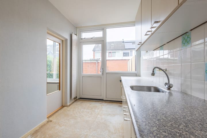 Photo 17 of Bevert 64