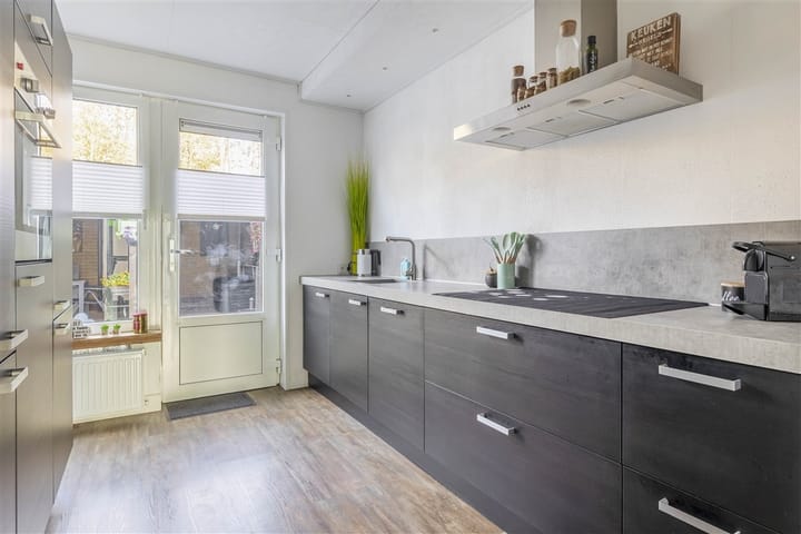 Photo 3 of Christiaan Eberhardstraat 8