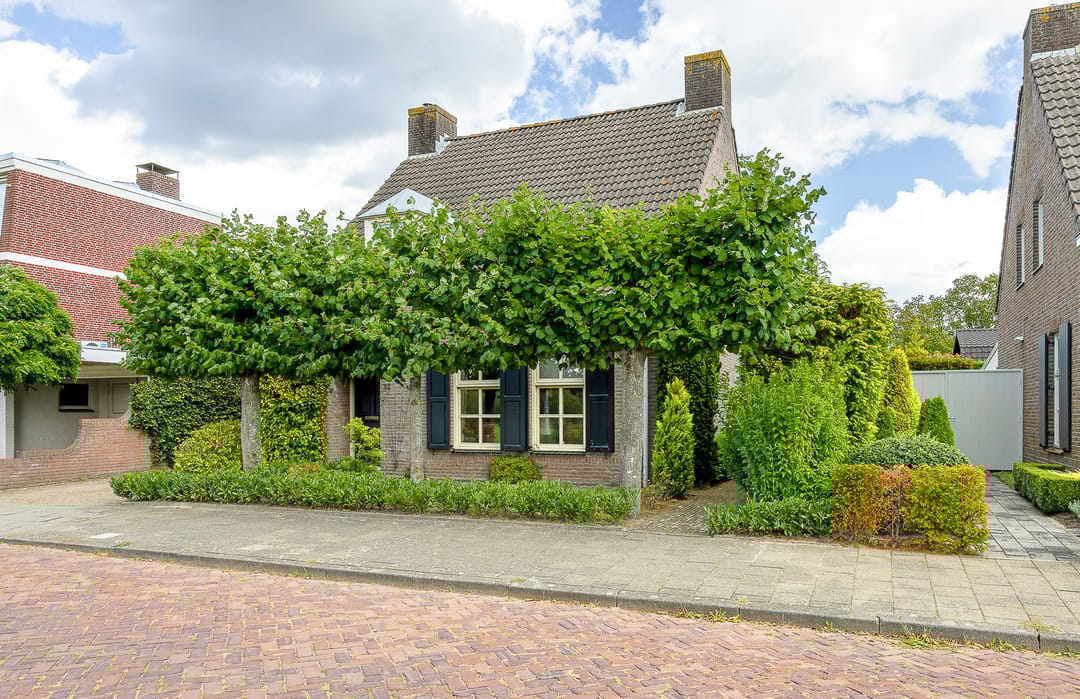 Photo 2 of Min. Aalbersestraat 12