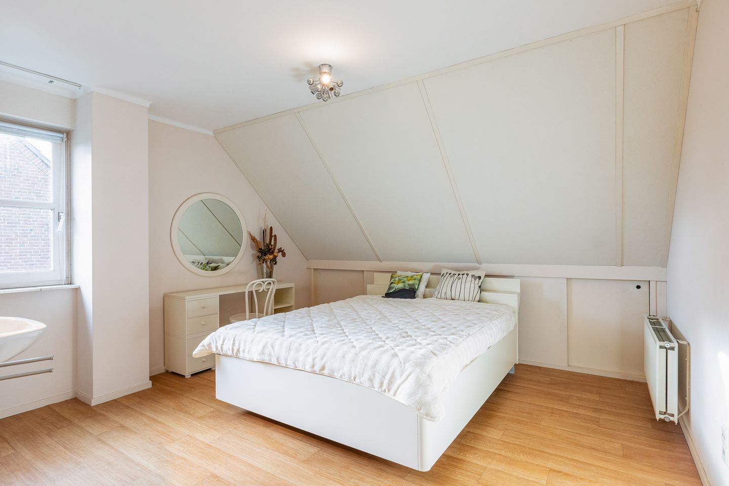 Photo 14 of Min. Aalbersestraat 12