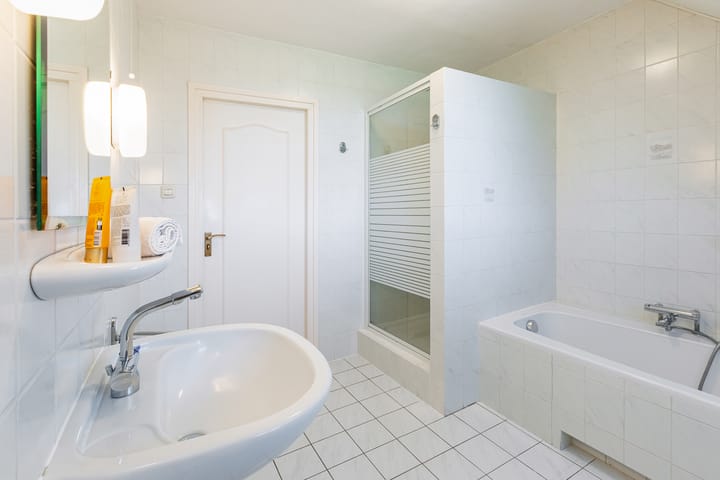 Foto 23 van Min. Aalbersestraat 12