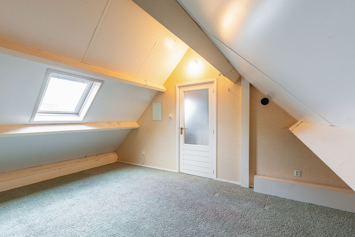 Photo 29 of Min. Aalbersestraat 12