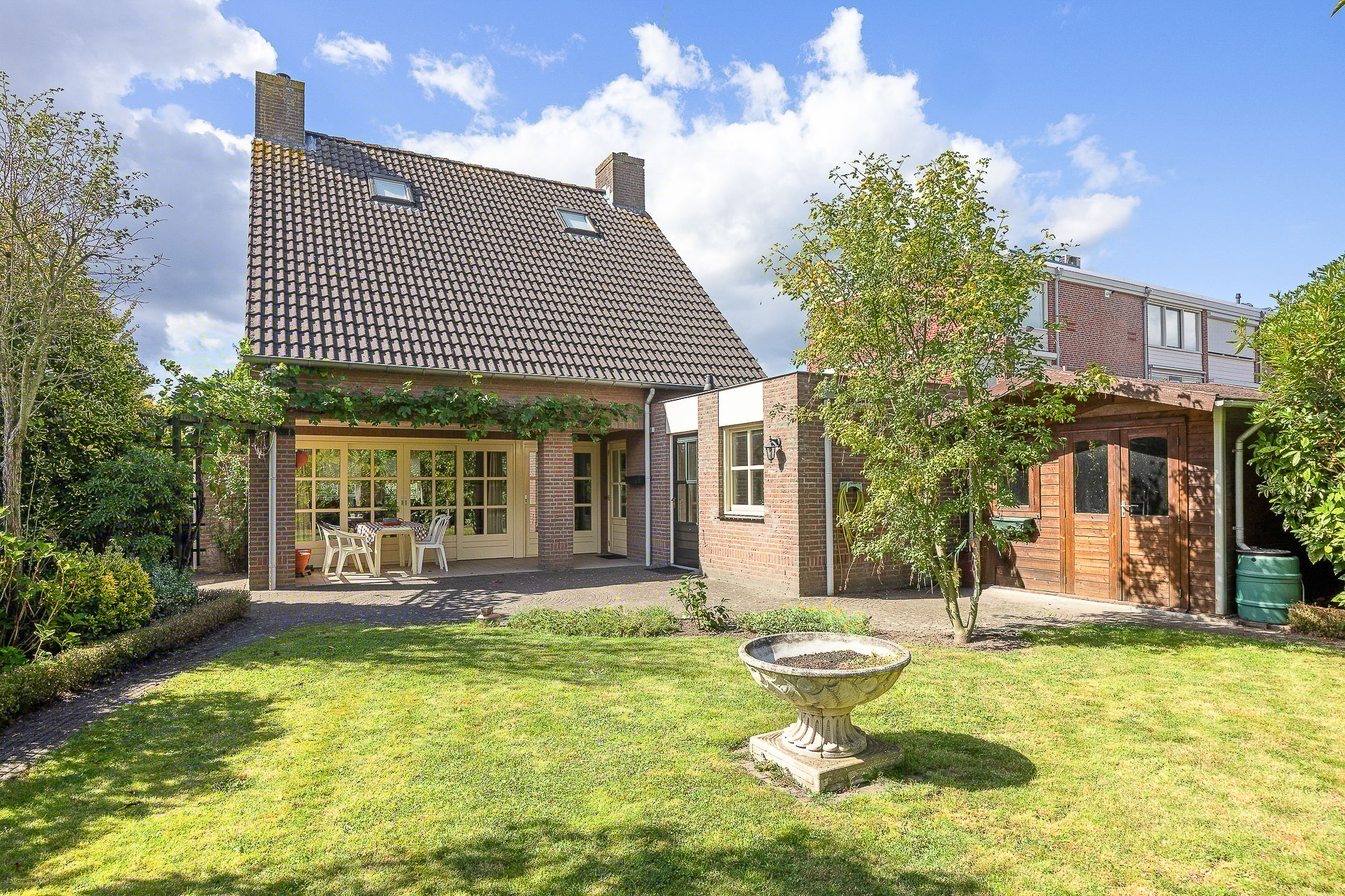 Photo 33 of Min. Aalbersestraat 12