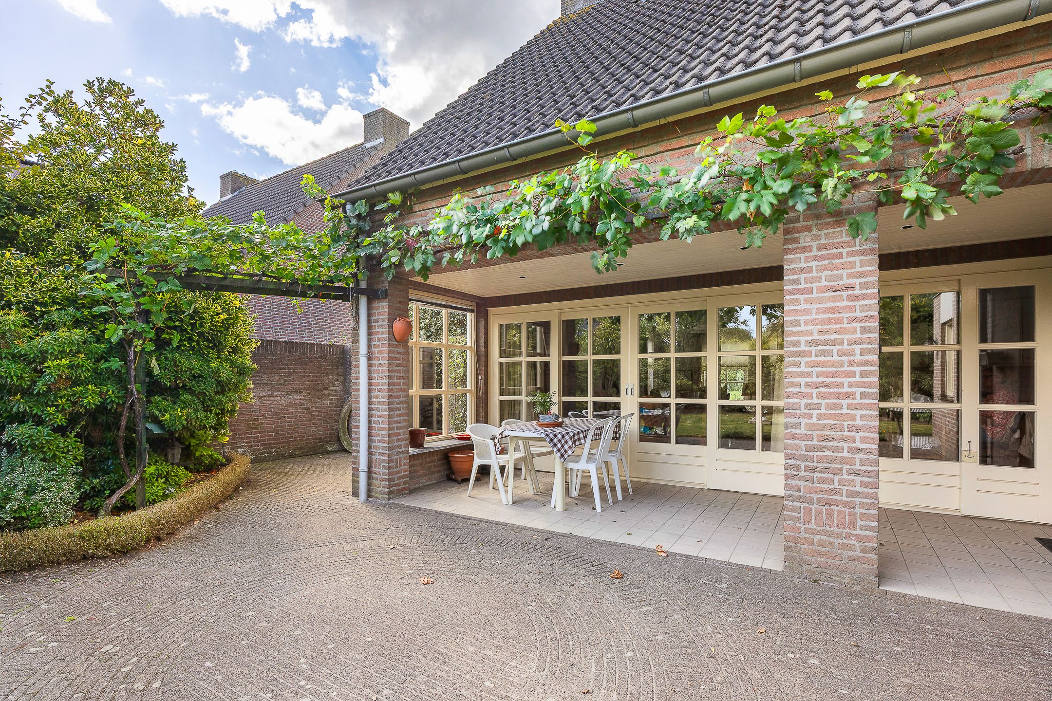 Photo 36 of Min. Aalbersestraat 12