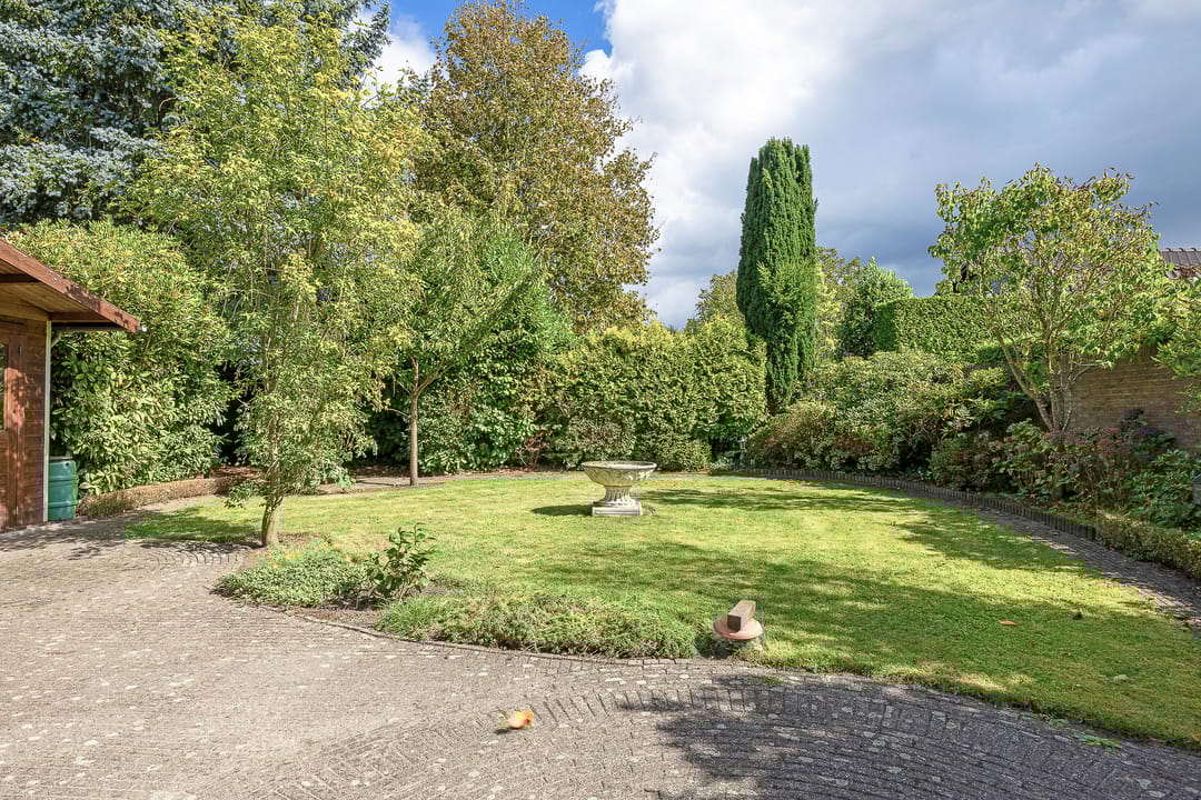 Photo 37 of Min. Aalbersestraat 12