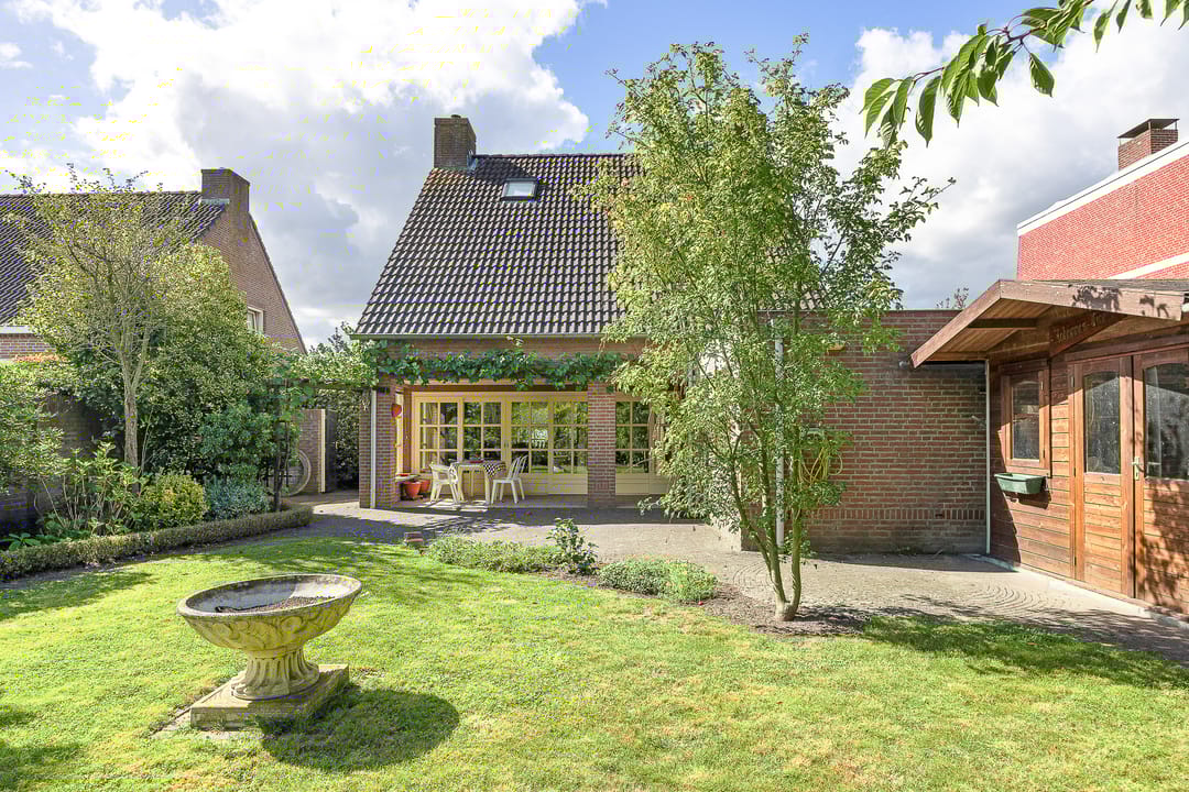 Photo 38 of Min. Aalbersestraat 12