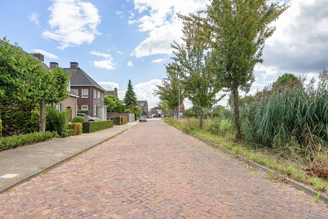 Photo 41 of Min. Aalbersestraat 12