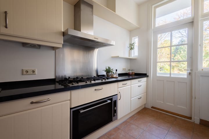 Photo 29 of Johan van Oldenbarneveltlaan 37