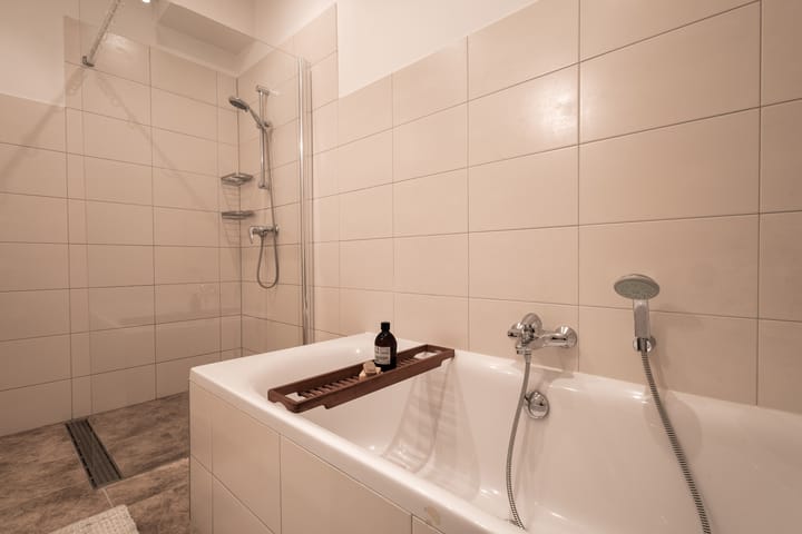 Photo 42 of Johan van Oldenbarneveltlaan 37