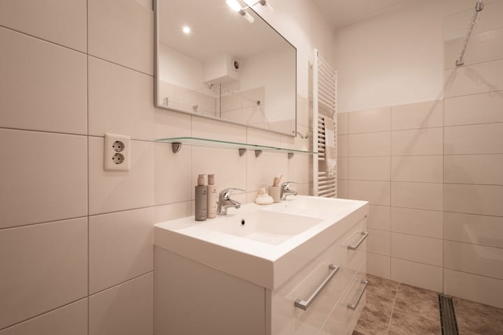 Photo 45 of Johan van Oldenbarneveltlaan 37