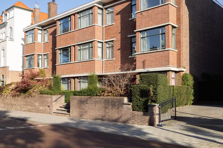 Photo 65 of Johan van Oldenbarneveltlaan 37