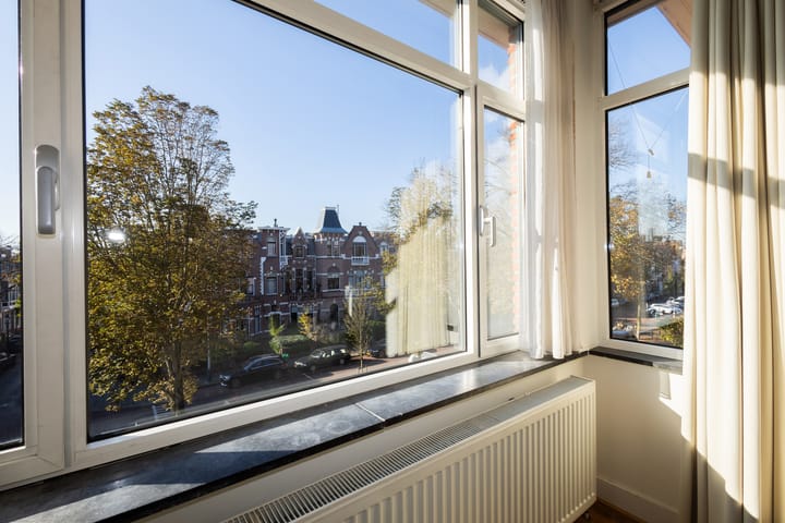 Photo 37 of Johan van Oldenbarneveltlaan 37