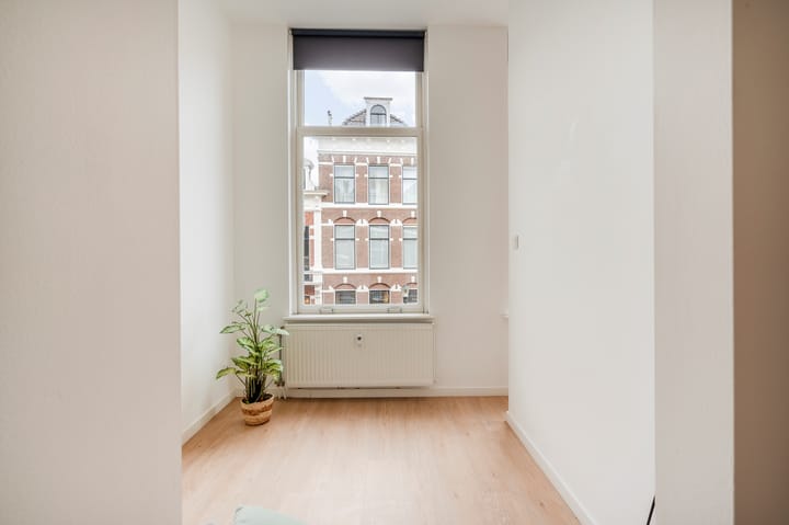 Photo 2 of Emmastraat 14-B