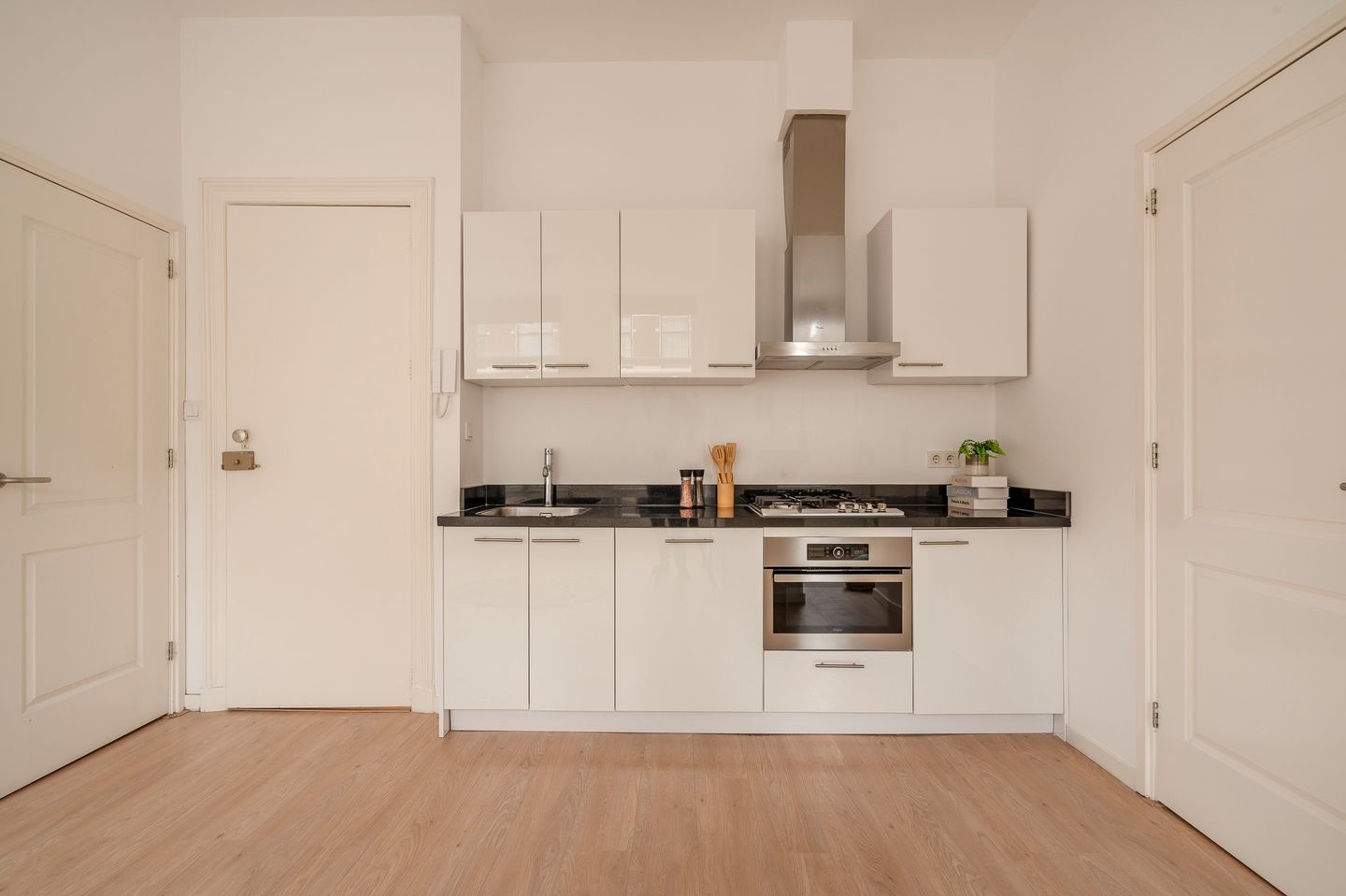 Foto 5 van Emmastraat 14-B