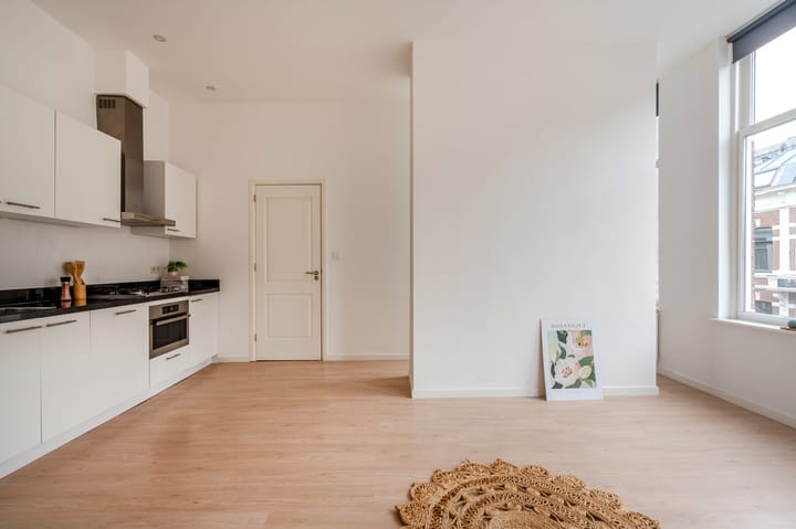 Photo 11 of Emmastraat 14-B