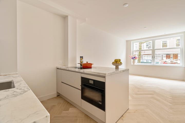 Foto 8 van Woestduinstraat 7-H