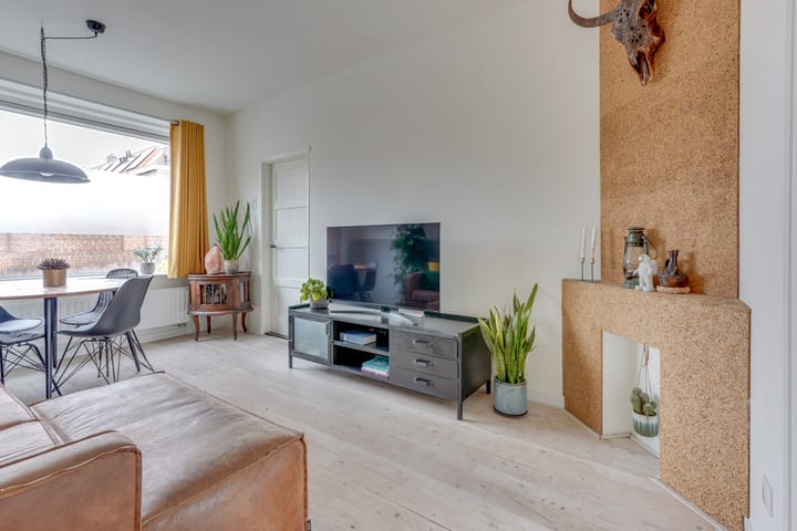 Foto 9 van Pijnboomstraat 7