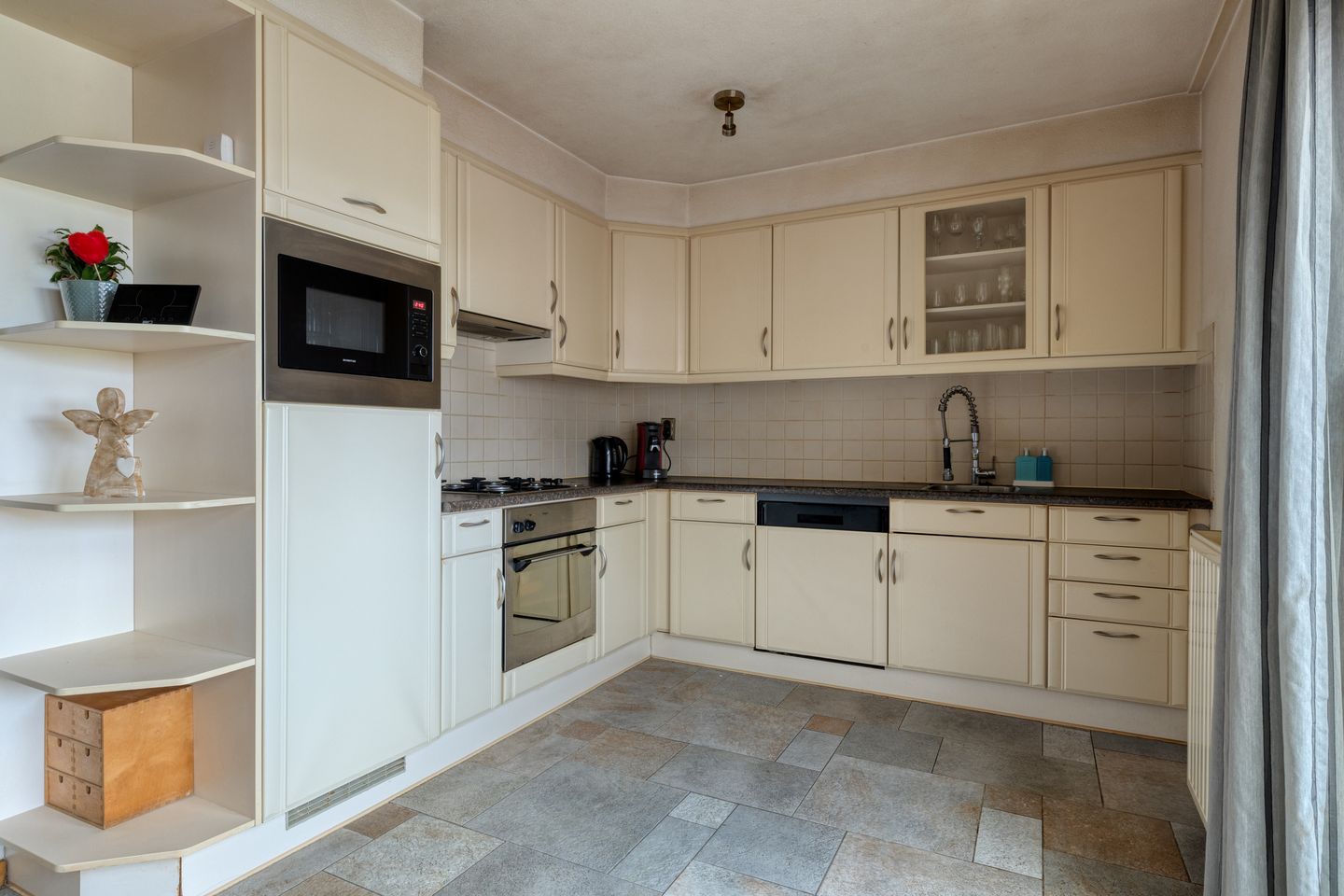 Photo 14 of Plantagebaan 180