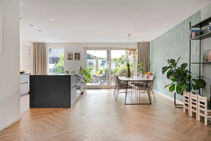 Photo 11 of Hoevelaan 8