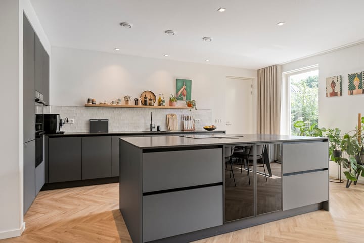 Photo 15 of Hoevelaan 8