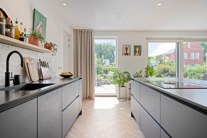 Photo 16 of Hoevelaan 8