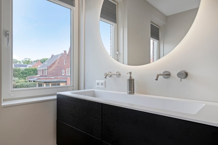 Photo 31 of Hoevelaan 8