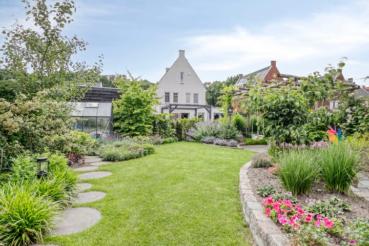 Photo 38 of Hoevelaan 8