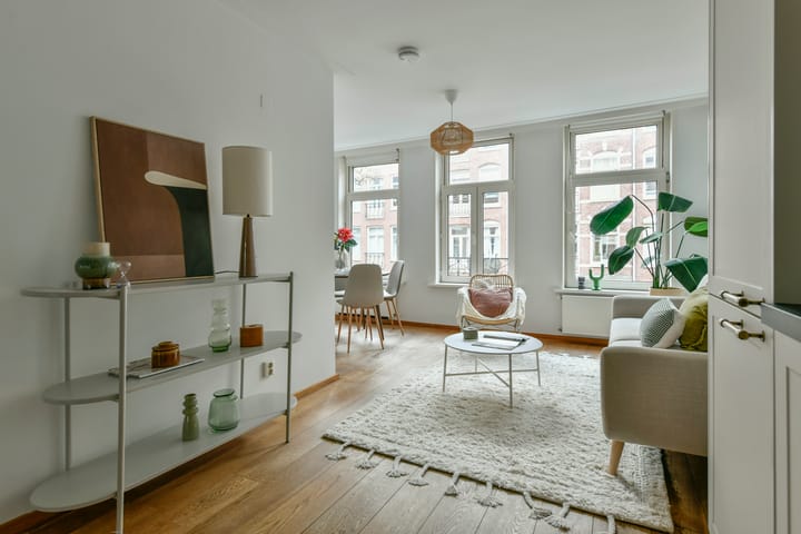 Photo 4 of Wilhelminastraat 52-1