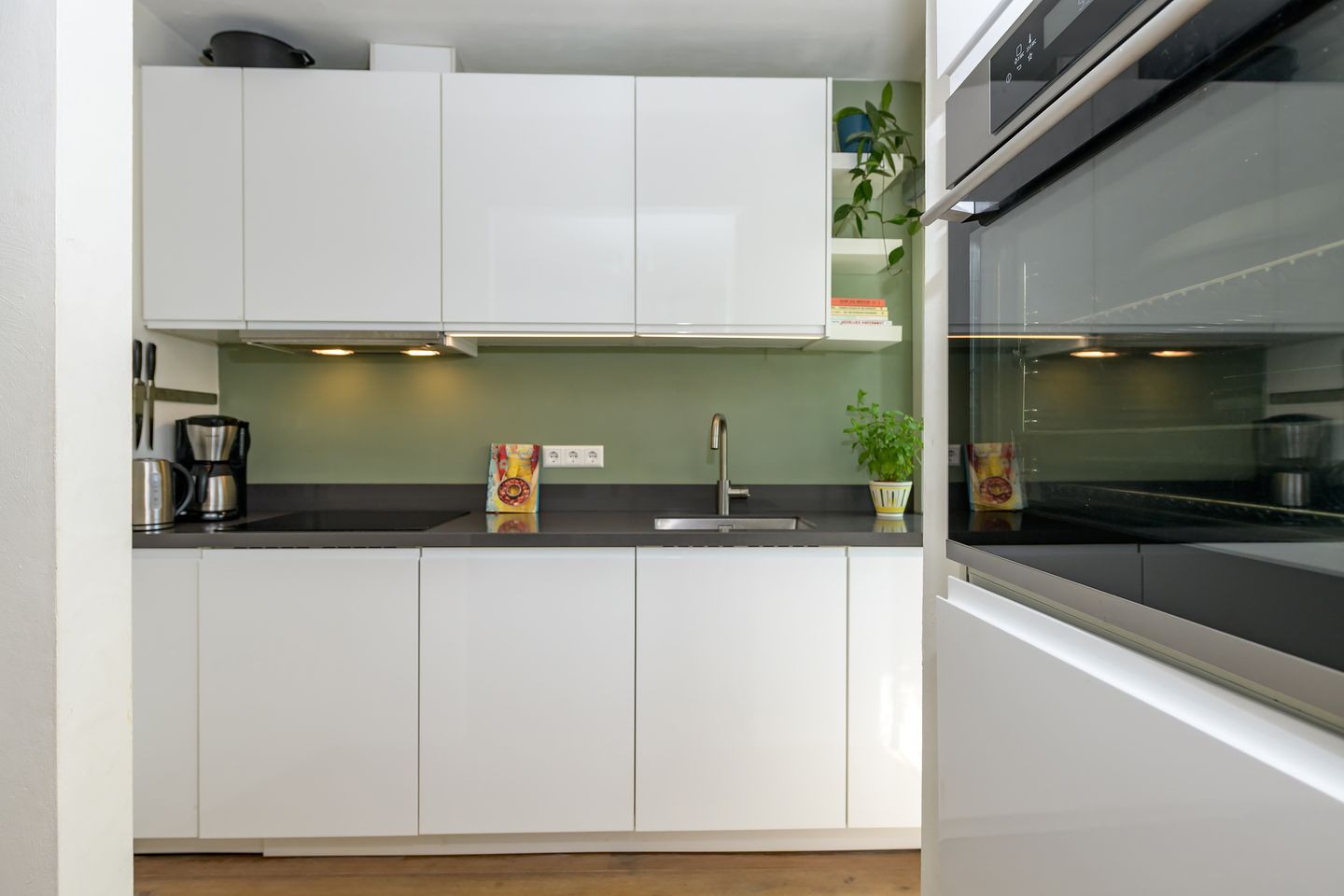 Photo 10 of Van Campenstraat 33