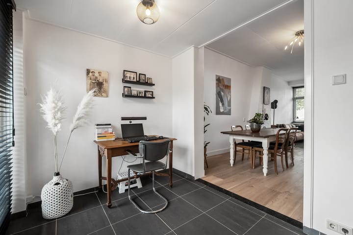 Photo 11 of Lombokstraat 9