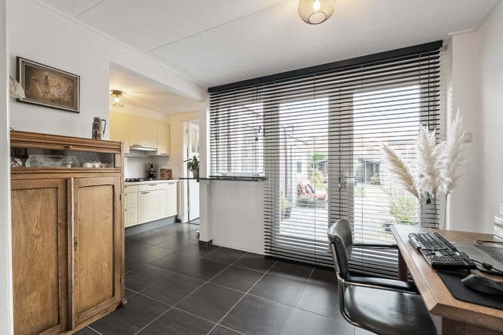 Photo 12 of Lombokstraat 9