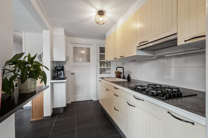 Photo 14 of Lombokstraat 9