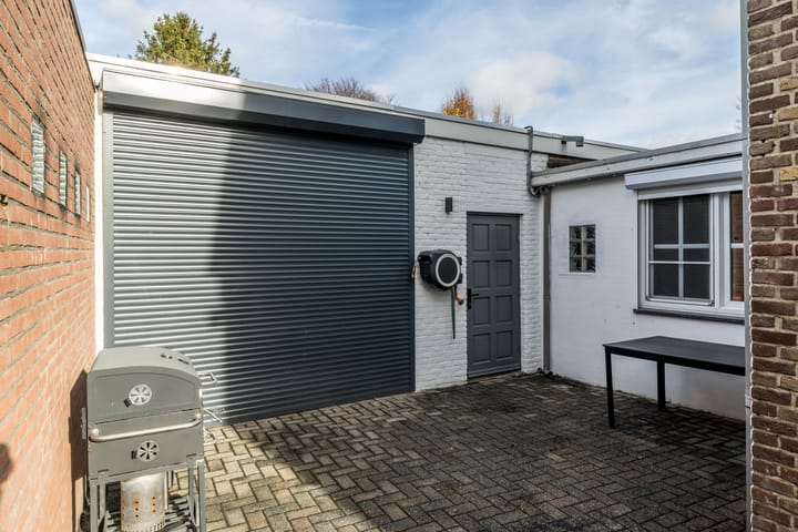 Photo 2 of Dorpsstraat 61