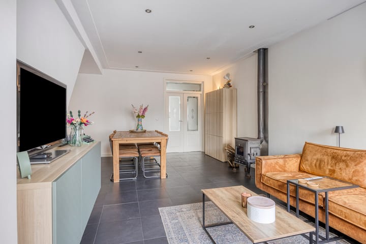 Photo 11 of Van Loëstraat 8