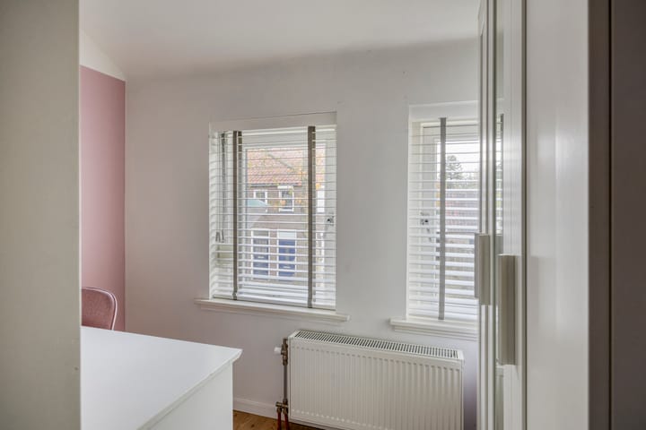 Photo 28 of Van Loëstraat 8