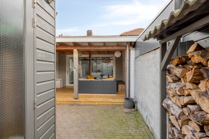 Photo 36 of Van Loëstraat 8