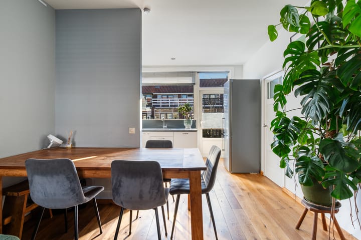 Photo 8 of Floresstraat 96