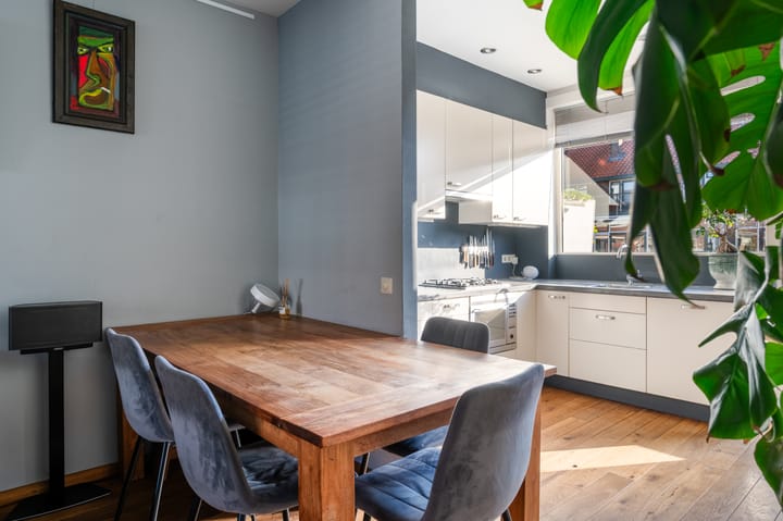 Photo 9 of Floresstraat 96