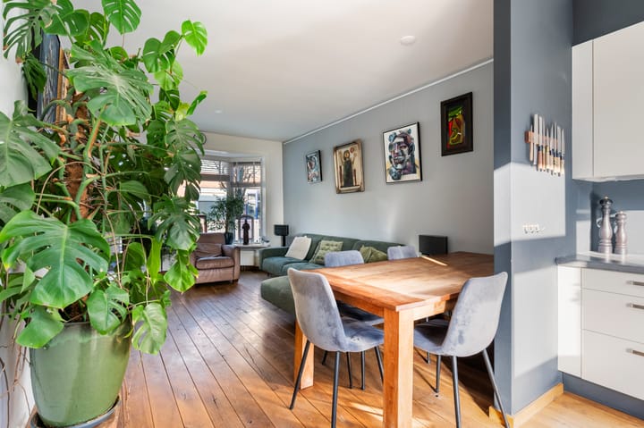 Photo 11 of Floresstraat 96