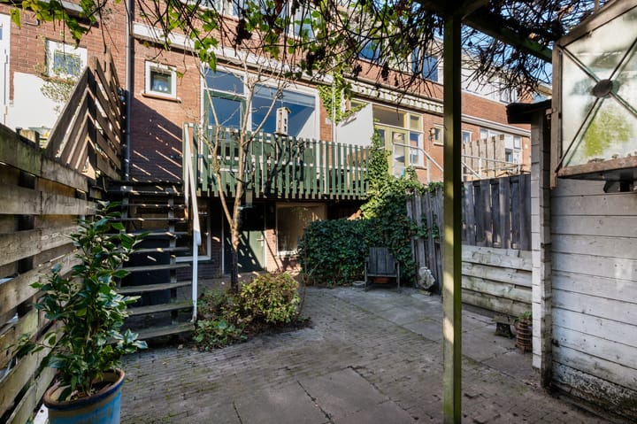 Photo 16 of Floresstraat 96