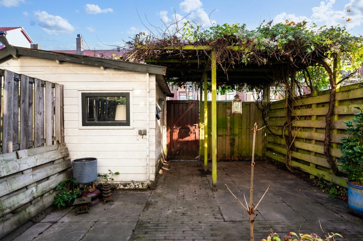 Photo 19 of Floresstraat 96