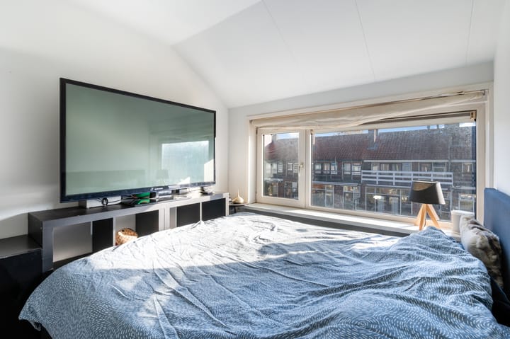 Photo 23 of Floresstraat 96