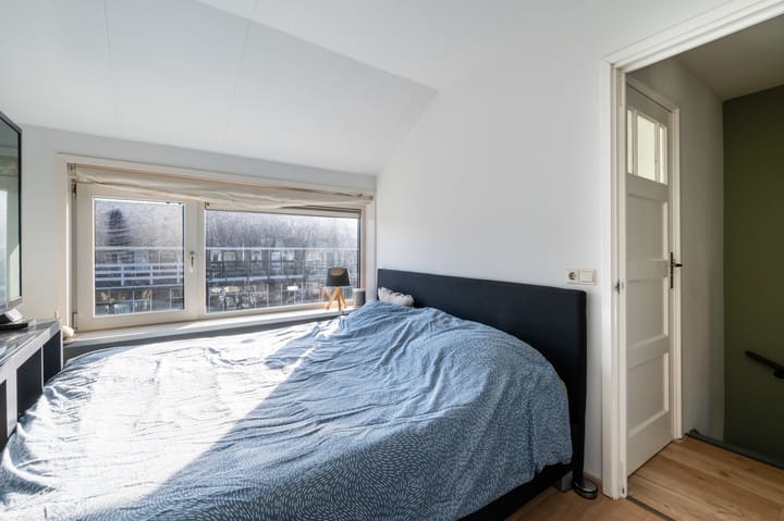 Photo 24 of Floresstraat 96