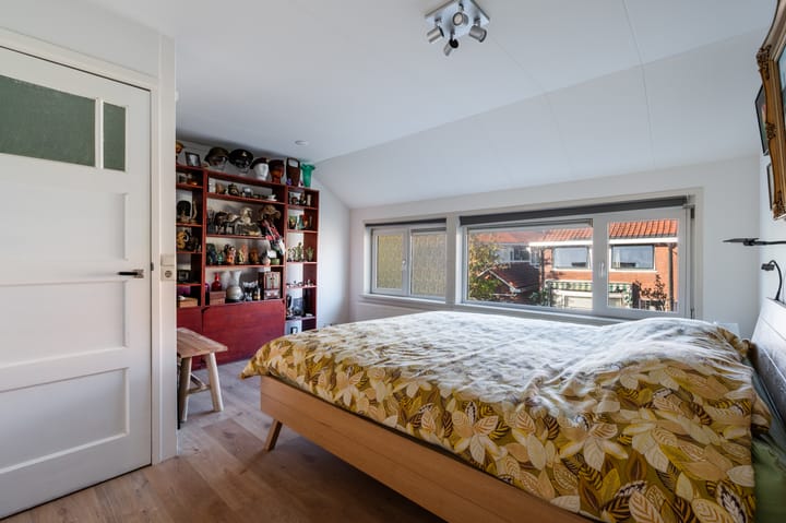 Photo 25 of Floresstraat 96