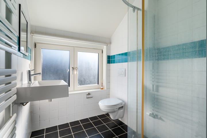 Photo 28 of Floresstraat 96